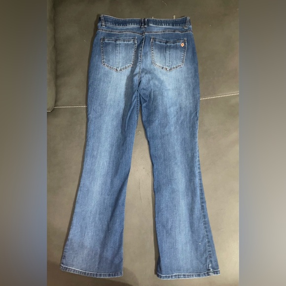 Democracy “Ab”solution Bootcut Jeans
Size 12
Medium Wash Denim - Picture 4 of 5